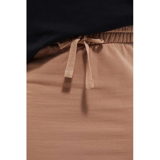 Spódnica z dresowej dzianiny karmelowa ze sklepu Moodo.pl w kategorii Spódnice - zdjęcie 131473145