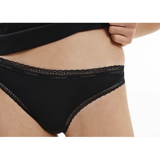 Stringi Calvin Klein ze sklepu Darbut w kategorii Majtki damskie - zdjęcie 132148205