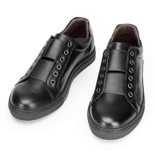 Damskie sneakersy skórzane na gumkę czarne ze sklepu WITTCHEN w kategorii Trampki damskie - zdjęcie 132430447