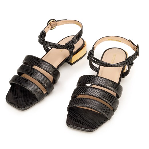 Damskie sandały ze skóry croco na złotym obcasie czarne ze sklepu WITTCHEN w kategorii Sandały damskie - zdjęcie 132430459