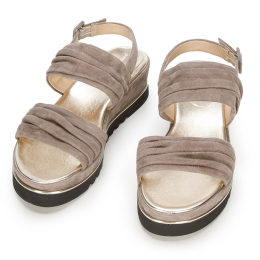 Damskie sandały z marszczonego zamszu beżowe ze sklepu WITTCHEN w kategorii Sandały damskie - zdjęcie 132438855