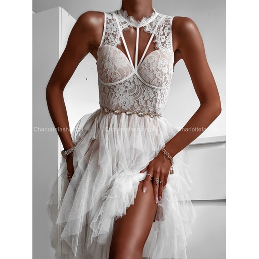 Sukienka tiulowa z gorsetem i ozdobnymi paskami na dekolcie ecru A1328 Charlotte Fashion M/38 Charlotte Fashion