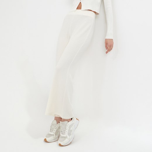 Sinsay - Spodnie flare high waist - Kremowy Sinsay S Sinsay