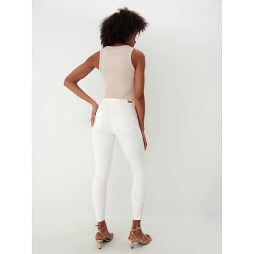Mohito - Białe spodnie skinny - Biały Mohito 38 Mohito