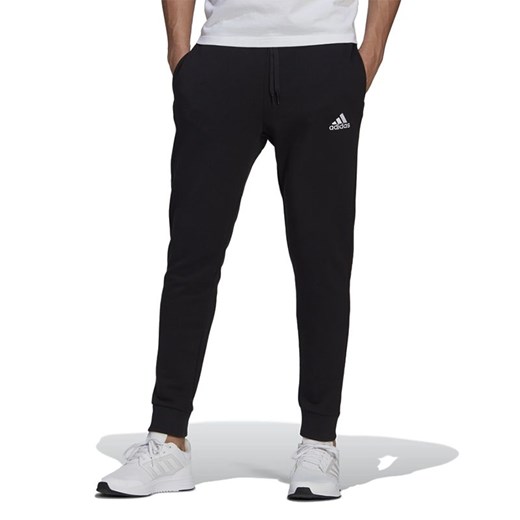 Spodnie dresowe adidas Essentials Fleece Regular Fit Tapered Cuff GK9268 - czarne ze sklepu streetstyle24.pl w kategorii Spodnie męskie - zdjęcie 133663015