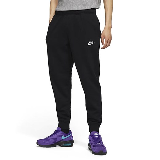 Spodnie dresowe Nike NSW Club Jogger FT BV2679-010 - czarne ze sklepu streetstyle24.pl w kategorii Spodnie męskie - zdjęcie 133666148