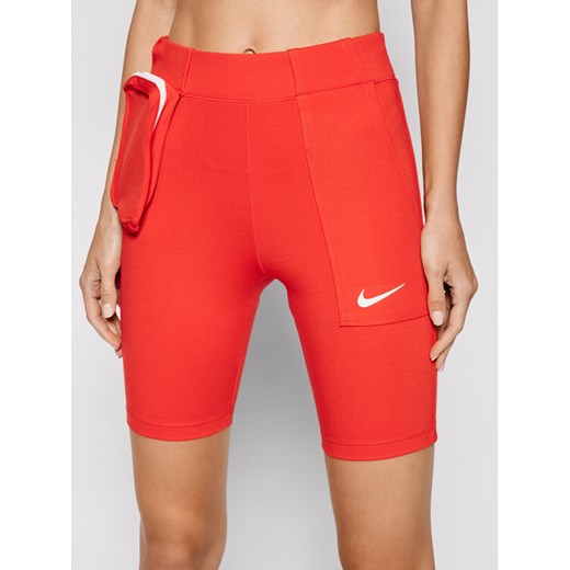 Szorty rowerowe Sportswear Tech Pack CU5785 Czerwony Slim Fit Nike M wyprzedaż MODIVO