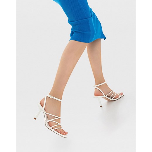 Stradivarius – Białe sandały na obcasie z cienkimi paskami i kwadratowymi 35 Asos Poland