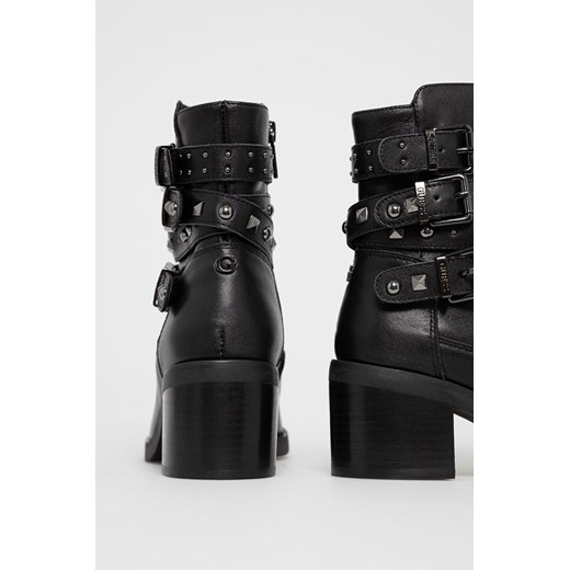 Guess Botki skórzane damskie kolor czarny na słupku Guess 37 okazja ANSWEAR.com