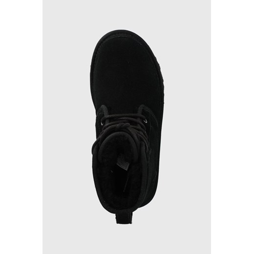 UGG botki zamszowe Neumel damskie kolor czarny na płaskim obcasie ocieplone 40 okazja ANSWEAR.com