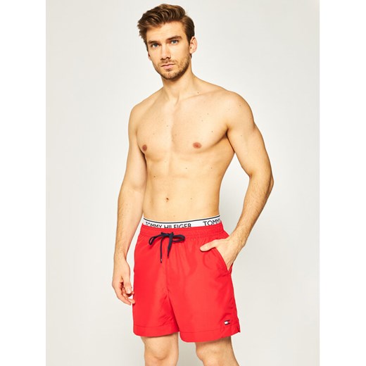 Szorty kąpielowe Medium Drawstring UM0UM01719 Czerwony Regular Fit Tommy Hilfiger S MODIVO promocja