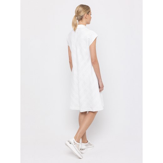 Biała fakturowana sukienka Deni Cler Milano Deni Cler Milano 40 (44 IT) Eye For Fashion