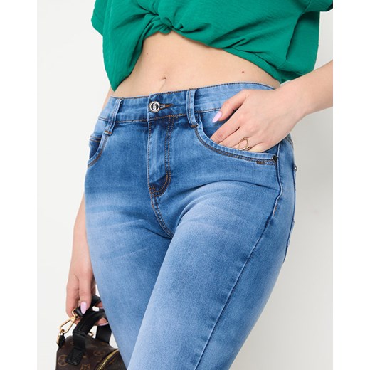 Damskie niebieskie jeansowe spodenki 3/4 - Odzież Royalfashion.pl L - 40 royalfashion.pl