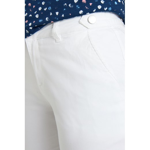 Bawełniane spodnie z ozdobnymi guzikami, białe Greenpoint 36 Greenpoint.pl