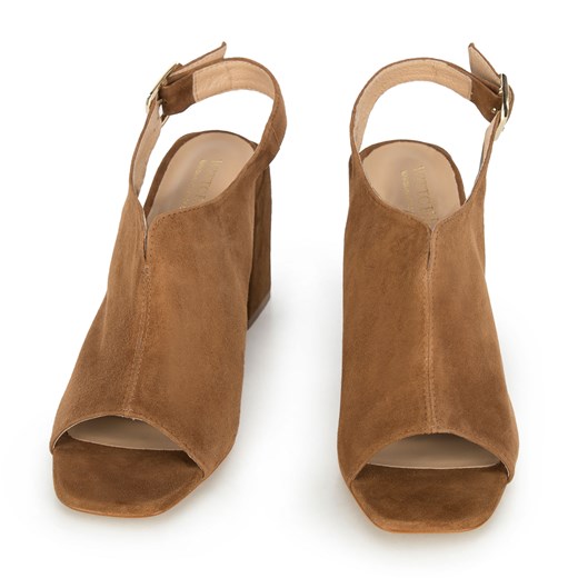 Damskie sandały zamszowe zabudowane brązowe ze sklepu WITTCHEN w kategorii Sandały damskie - zdjęcie 136000737