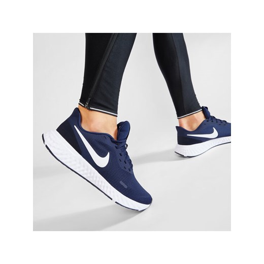 Nike Buty Revolution 5 BQ3204 400 Granatowy Nike 42 wyprzedaż MODIVO