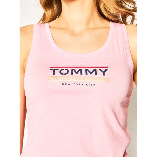 Tommy Jeans Top Tjw Logo Tank DW0DW08243 Różowy Regular Fit Tommy Jeans S okazja MODIVO
