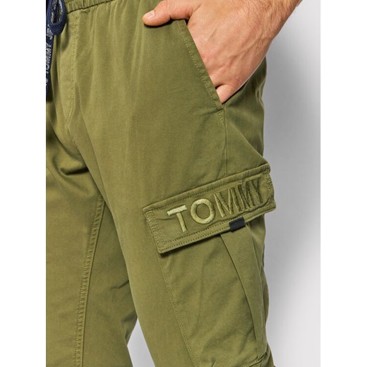 Tommy Jeans Joggery Scanton DM0DM11246 Zielony Slim Fit Tommy Jeans S okazja MODIVO