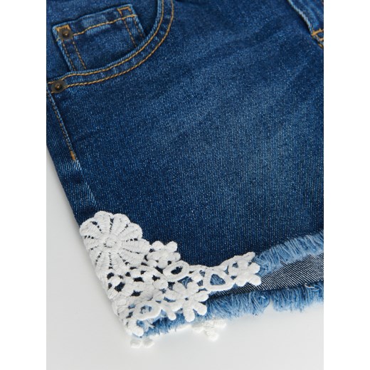 Reserved - Jeansowe szorty z koronkową aplikacją - Niebieski Reserved 128 Reserved
