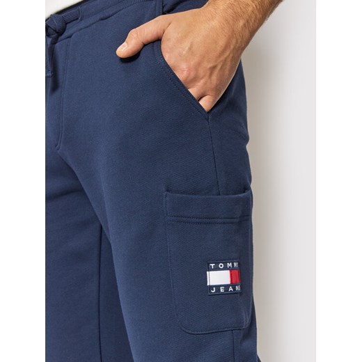 Tommy Jeans Spodnie dresowe Tjm Badge DM0DM11221 Granatowy Regular Fit Tommy Jeans XL okazyjna cena MODIVO