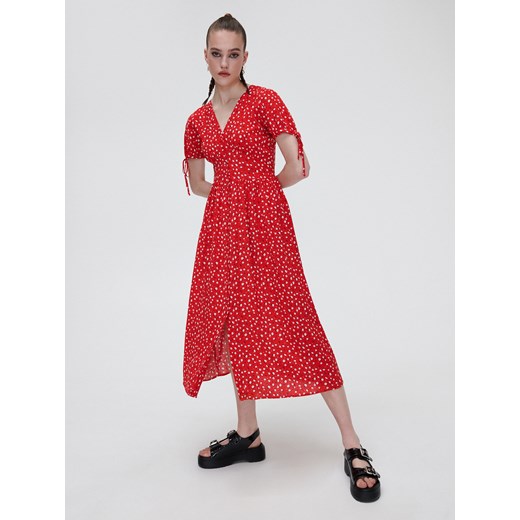 Cropp - Czerwona sukienka midi w kwiatki - Czerwony Cropp M Cropp