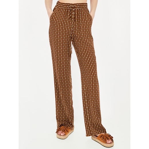 Brązowe casualowe spodnie L'AF Omi ze sklepu Eye For Fashion w kategorii Spodnie damskie - zdjęcie 139785156