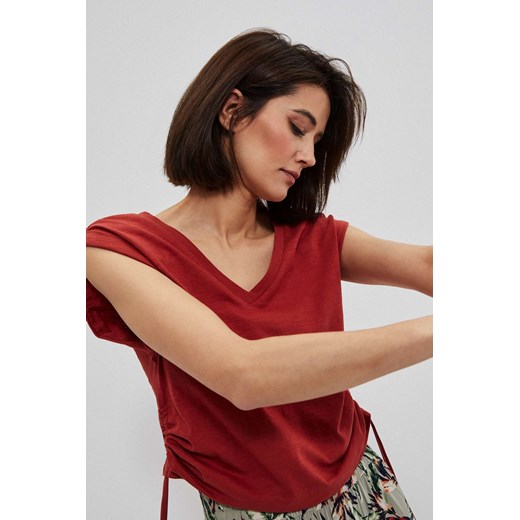 Bawełniana bluzka ze ściągaczem rubinowa ze sklepu Moodo.pl w kategorii Bluzki damskie - zdjęcie 139788517