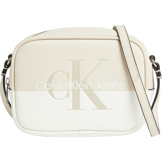 CALVIN KLEIN TOREBKA DAMSKA SCULPTED CAMERA BAG BEIGE/WHITE K60K609775 02X UNI promocja messimo