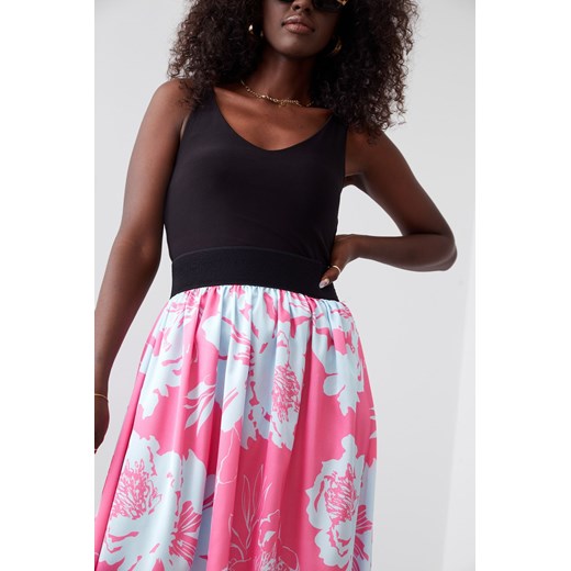 Zwiewna spódnica w kwiatowy print różowo-niebieska 8088 UNIW fasardi.com
