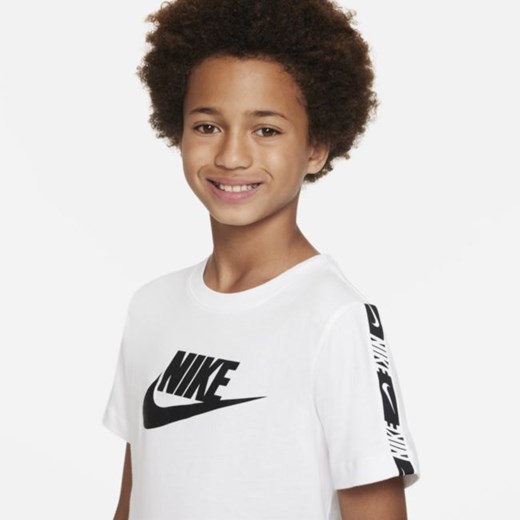 T-shirt dla dużych dzieci (chłopców) Nike Sportswear Repeat - Biel Nike L Nike poland