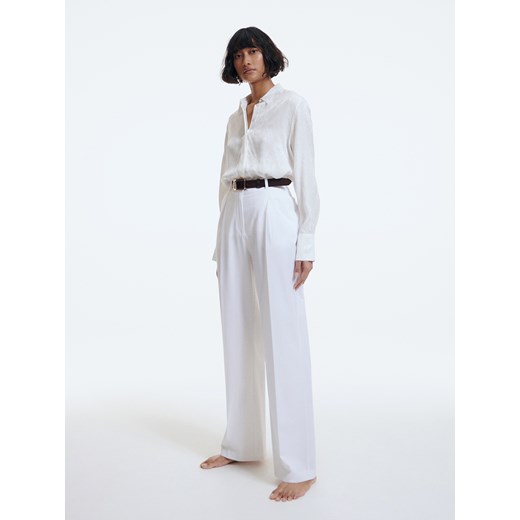 Reserved - Spodnie z wiskozą - Biały Reserved L wyprzedaż Reserved