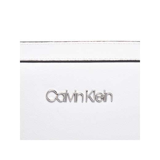 Calvin Klein Torebka Camera Bag K60K607884 Szary Calvin Klein 00 okazyjna cena MODIVO