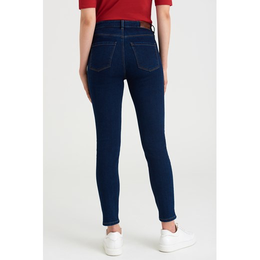 Ciemnogranatowe jeansy slim fit, regularny stan Greenpoint 46 Greenpoint.pl