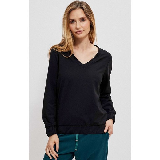 Czarna bluza basic z dekoltem V 3621, Kolor czarny, Rozmiar XS, Moodo ze sklepu Primodo w kategorii Bluzy damskie - zdjęcie 143347017