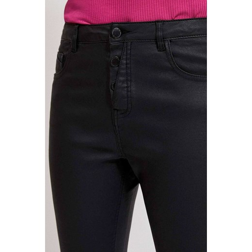 Woskowane spodnie typu rurki czarne 3906, Kolor czarny, Rozmiar XS, Moodo M Primodo