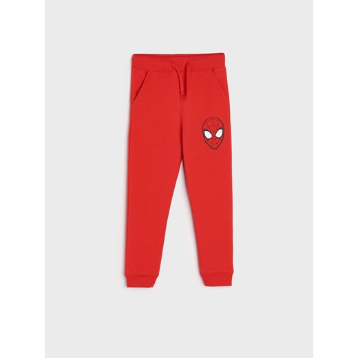 Sinsay - Spodnie dresowe jogger Spiderman - Czerwony Sinsay 104 Sinsay
