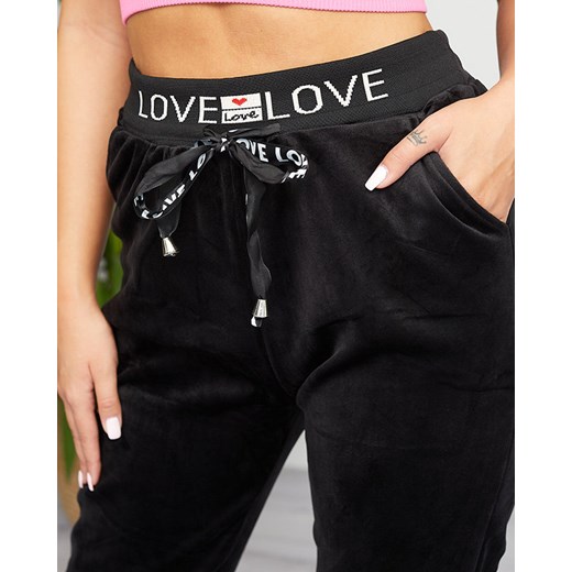 Czarne damskie welurowe spodnie dresowe PLUS SIZE - Odzież Royalfashion.pl 2XL/3XL royalfashion.pl