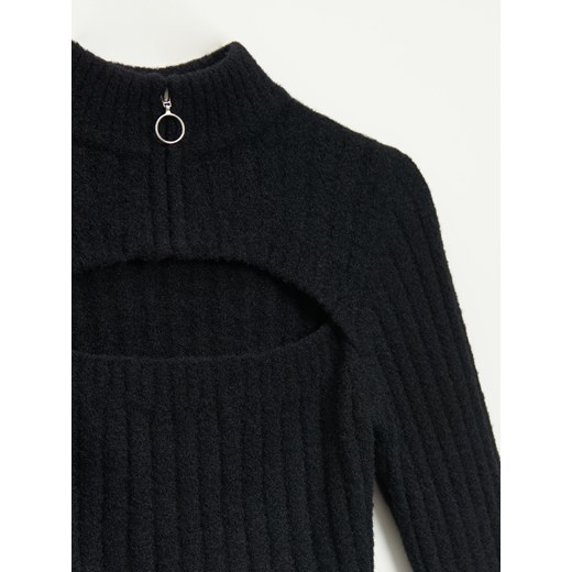 Dopasowany sweter z wycięciem czarny - Czarny House XS House