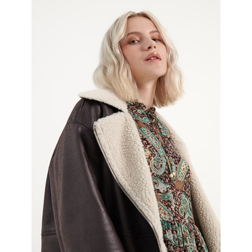 Płaszcz oversize z imitacją kożuszka brązowy - Brązowy House M/L House