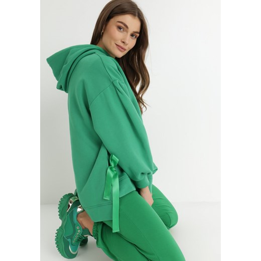 Zielona Bluza Oversize z Kapturem Kulsum ze sklepu Born2be Odzież w kategorii Bluzy damskie - zdjęcie 144358287