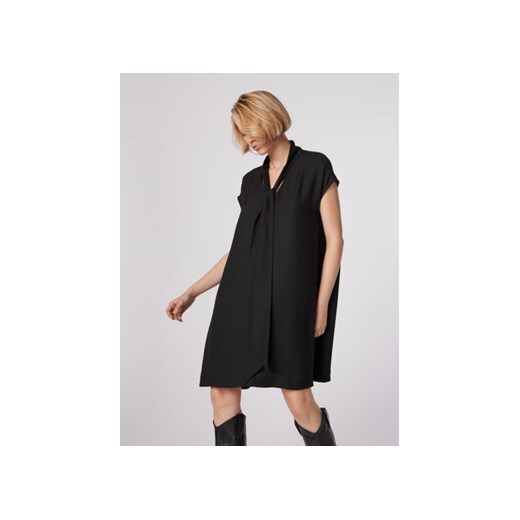 Simple Sukienka koktajlowa SUD509-01 Czarny Loose Fit Simple 40 Modivo_marki_wlasne okazyjna cena
