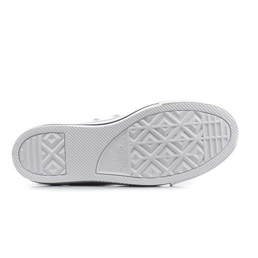 Białe trampki damskie Converse na płaskiej podeszwie