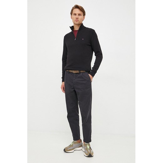 Tommy Hilfiger sweter z domieszką kaszmiru męski kolor czarny lekki z półgolfem Tommy Hilfiger XXL ANSWEAR.com