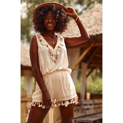 Krótkie spodenki boho z frędzlami beżowe 4496 M/L fasardi.com promocja