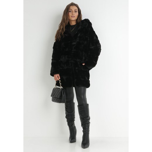 Czarna Kurtka Futrzana z Kapturem Filonne S okazja Born2be Odzież