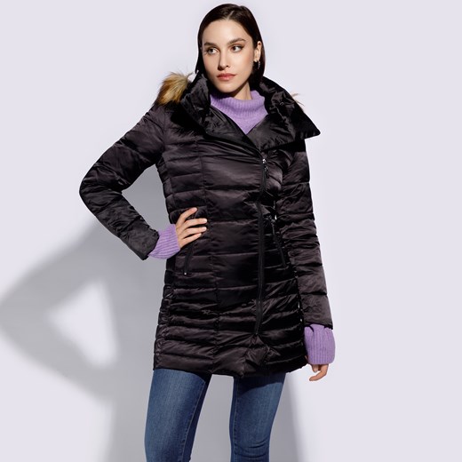 Damska kurtka puchowa z asymetrycznym zapięciem czarna ze sklepu WITTCHEN w kategorii Kurtki damskie - zdjęcie 145094065