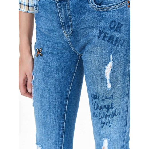 Spodnie jeansowe z napisami i aplikacją Top Secret 40 promocyjna cena Top Secret