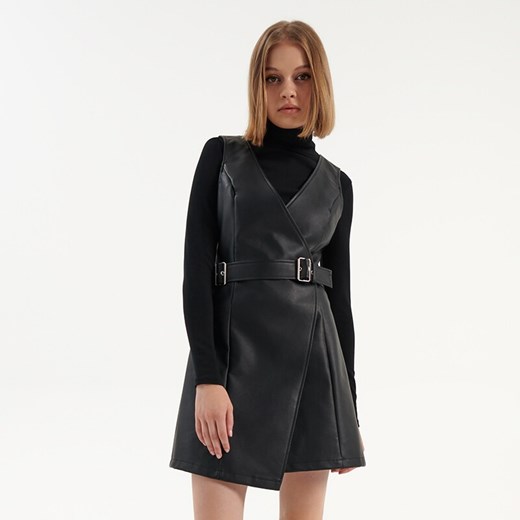 Kopertowa sukienka z imitacji skóry czarna - Czarny House L House