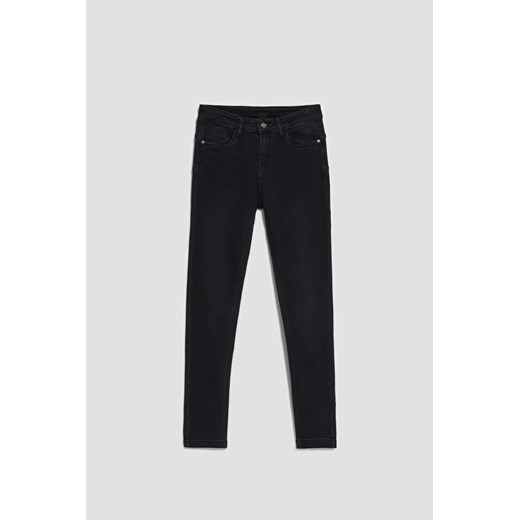 Bawełniane jeansy push up ze sklepu Moodo.pl w kategorii Jeansy damskie - zdjęcie 145292468