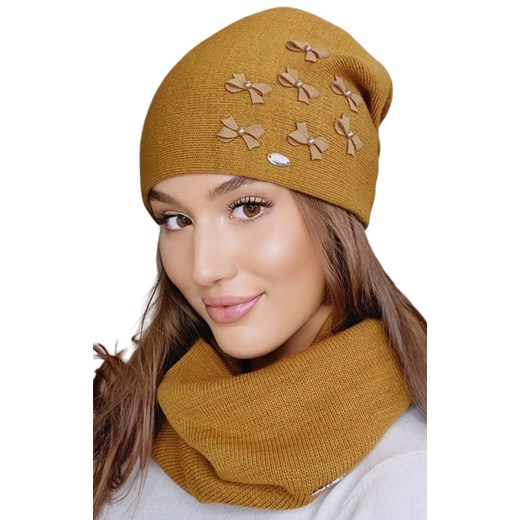 Zdobiona jesienno-zimowa czapka damska z wełną w kolorze musztardowym Cyria, Kolor musztardowy, Rozmiar UNI 54-60, KAMEA ze sklepu Primodo w kategorii Czapki zimowe damskie - zdjęcie 145466339